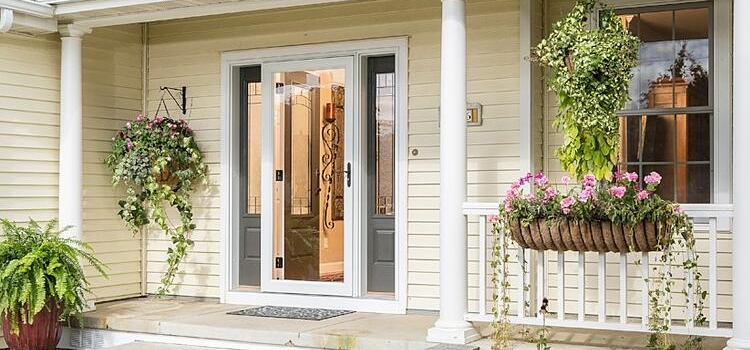 screen door installation in Bartow